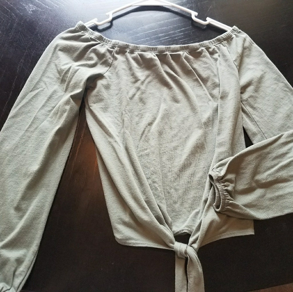 Ivy & Main olive blousse , Size Small
